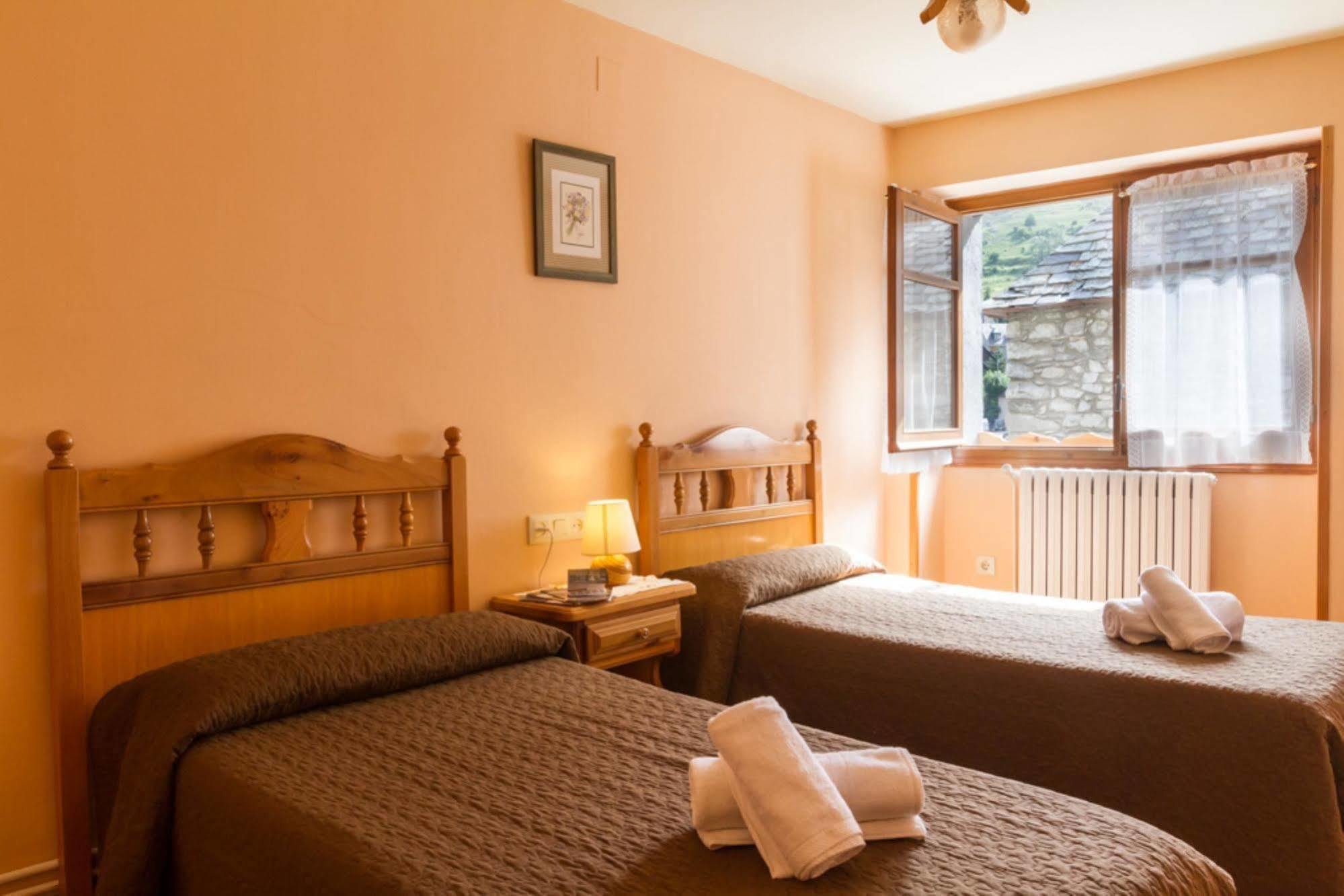 Hostal Aiguamog Salardú Extérieur photo